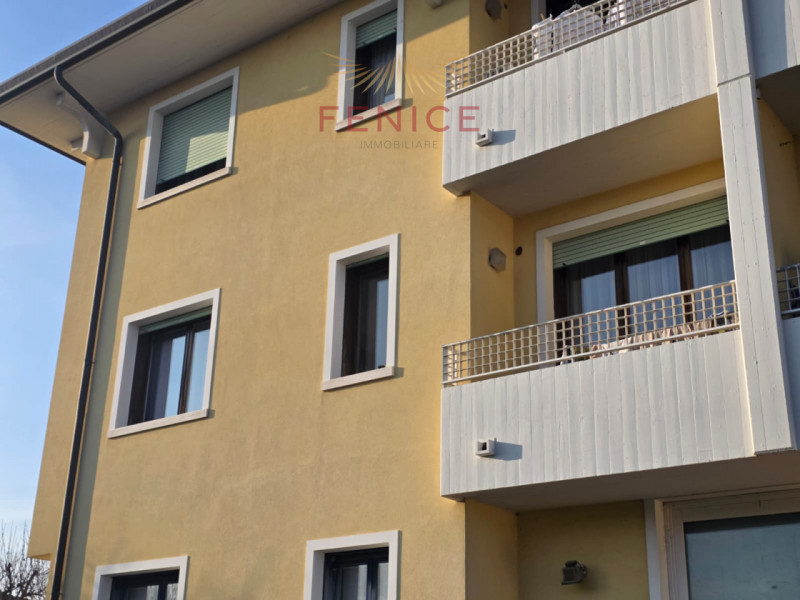 A Trevignano, in provincia di Treviso, nel cuore di un quartiere residenziale curato e ben abitat...