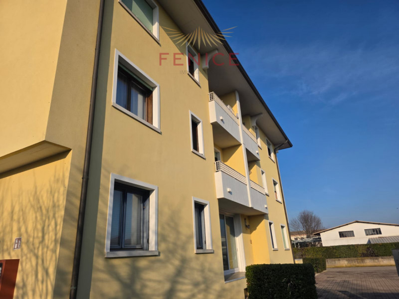 A Trevignano, in provincia di Treviso, nel cuore di un quartiere residenziale curato e ben abitat...