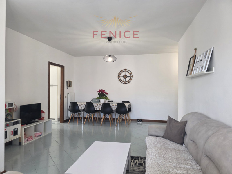 A Trevignano, in provincia di Treviso, nel cuore di un quartiere residenziale curato e ben abitat...