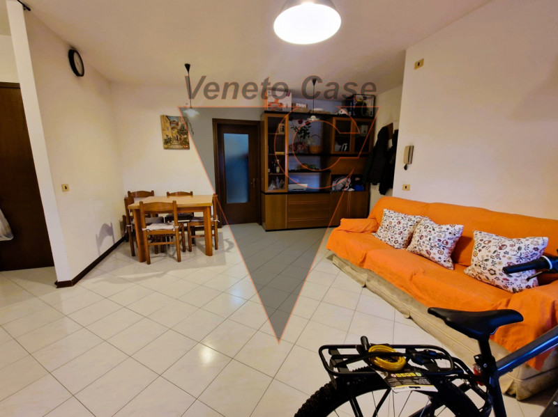 Nel pieno centro di Granze di Camin, nel comune di Padova, proponiamo in vendita appartamento ad ...