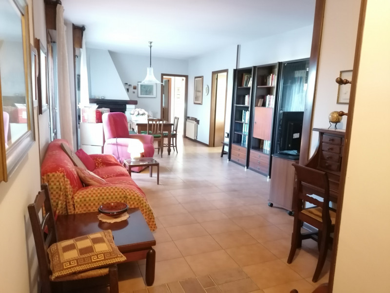 Immobile in esclusiva al Gruppo Padova MLS

CADONEGHE - MEJANIGA.

In zona centralissima, disponi...