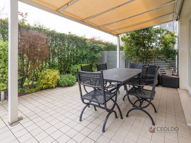 VIGONZA , localita' PERAROLO, nel cuore verdeggiante del paese proponiamo in vendita un raffinato...