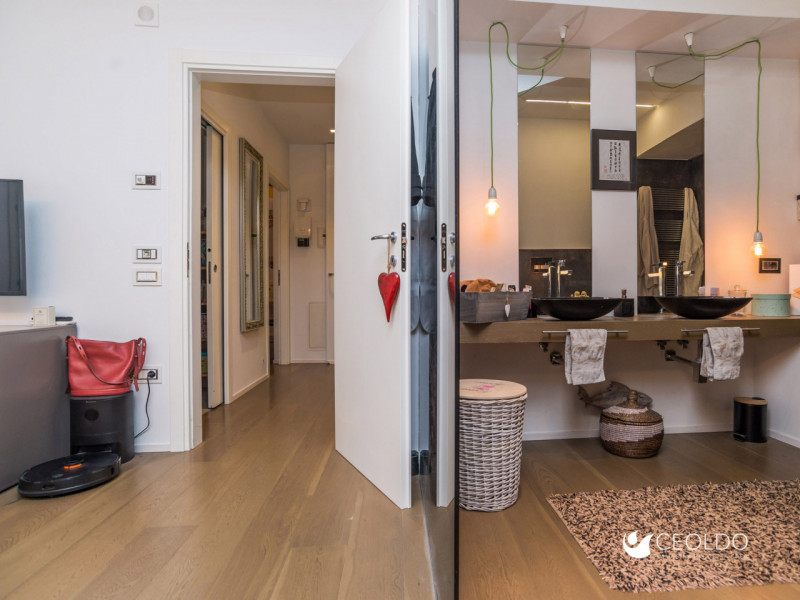 VIGONZA , localita' PERAROLO, nel cuore verdeggiante del paese proponiamo in vendita un raffinato...