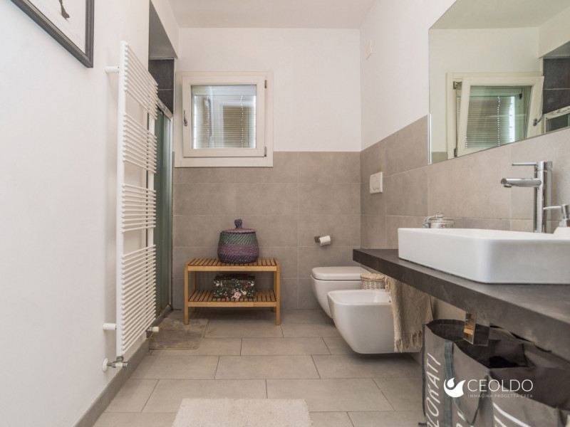 VIGONZA , localita' PERAROLO, nel cuore verdeggiante del paese proponiamo in vendita un raffinato...