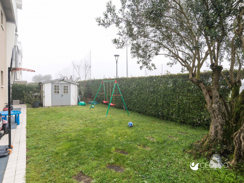 VIGONZA , localita' PERAROLO, nel cuore verdeggiante del paese proponiamo in vendita un raffinato...