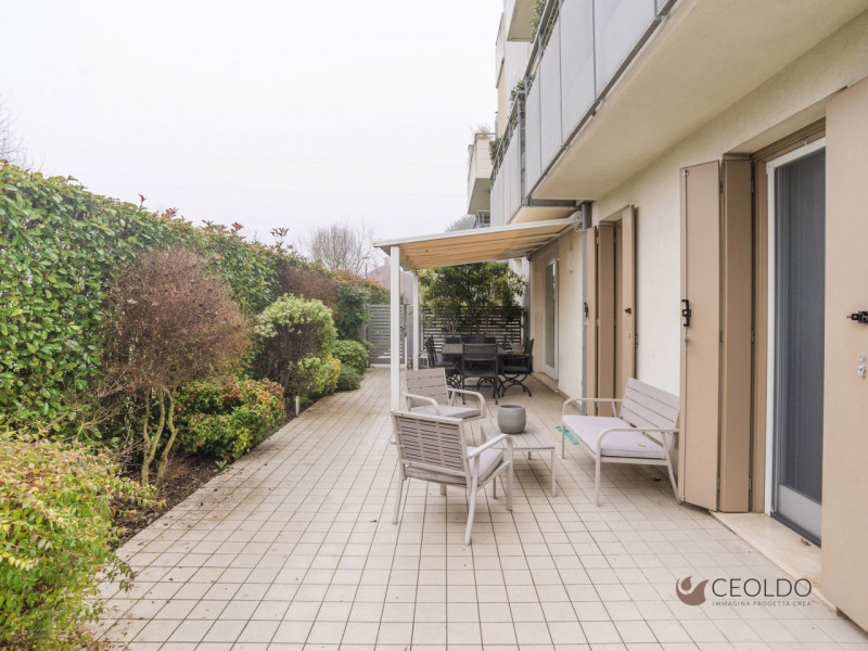 VIGONZA , localita' PERAROLO, nel cuore verdeggiante del paese proponiamo in vendita un raffinato...