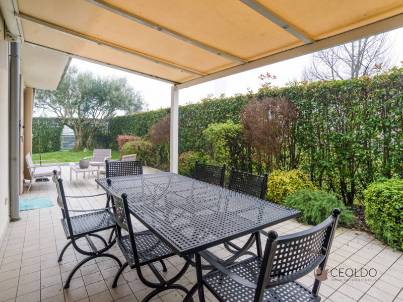 VIGONZA , localita' PERAROLO, nel cuore verdeggiante del paese proponiamo in vendita un raffinato...