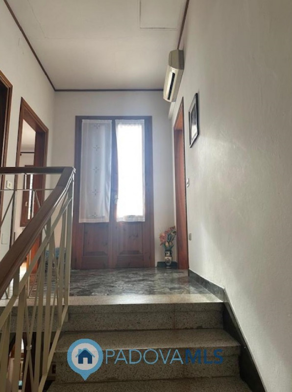 Immobile in esclusiva al Gruppo Padova MLS
Albignasego, in località Carpanedo, proponiamo una cas...