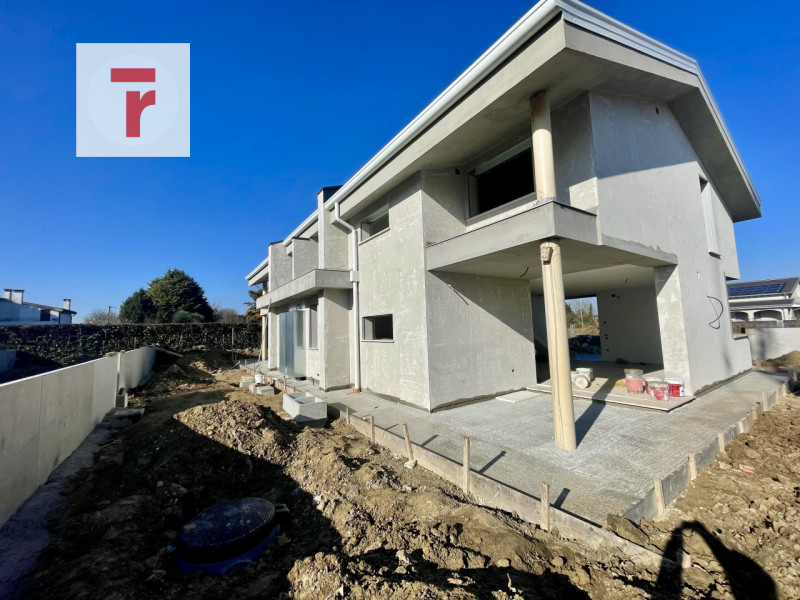 Nel quartiere San Lorenzo, a Albignasego, proponiamo bifamiliare di nuova costruzione dal design ...