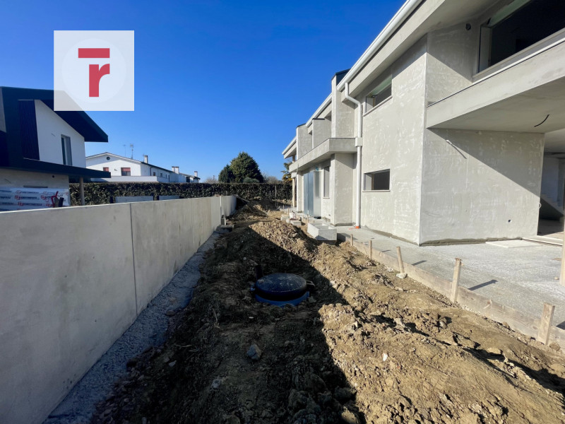 Nel quartiere San Lorenzo, a Albignasego, proponiamo bifamiliare di nuova costruzione dal design ...