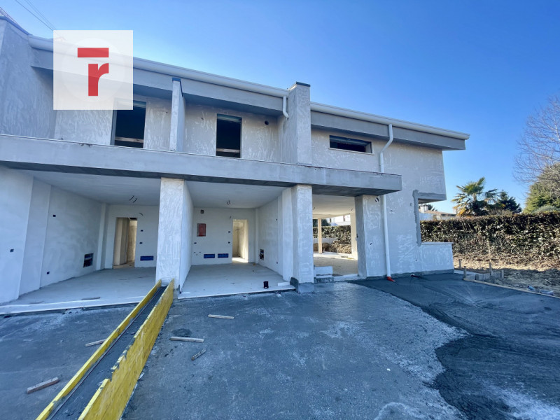 Nel quartiere San Lorenzo, a Albignasego, proponiamo bifamiliare di nuova costruzione dal design ...