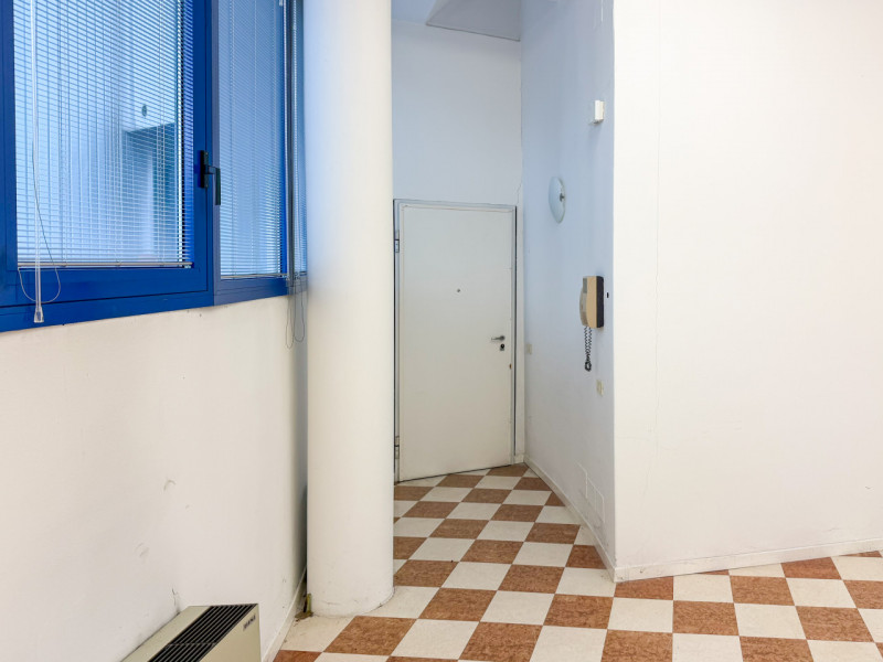 (PER INFO VITTORIO 3517343301) In una delle aree più comode e strategiche di Vicenza, precisament...