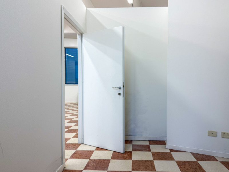 (PER INFO VITTORIO 3517343301) In una delle aree più comode e strategiche di Vicenza, precisament...