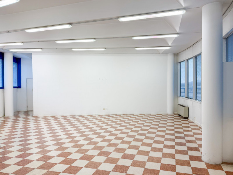 (PER INFO VITTORIO 3517343301) In una delle aree più comode e strategiche di Vicenza, precisament...