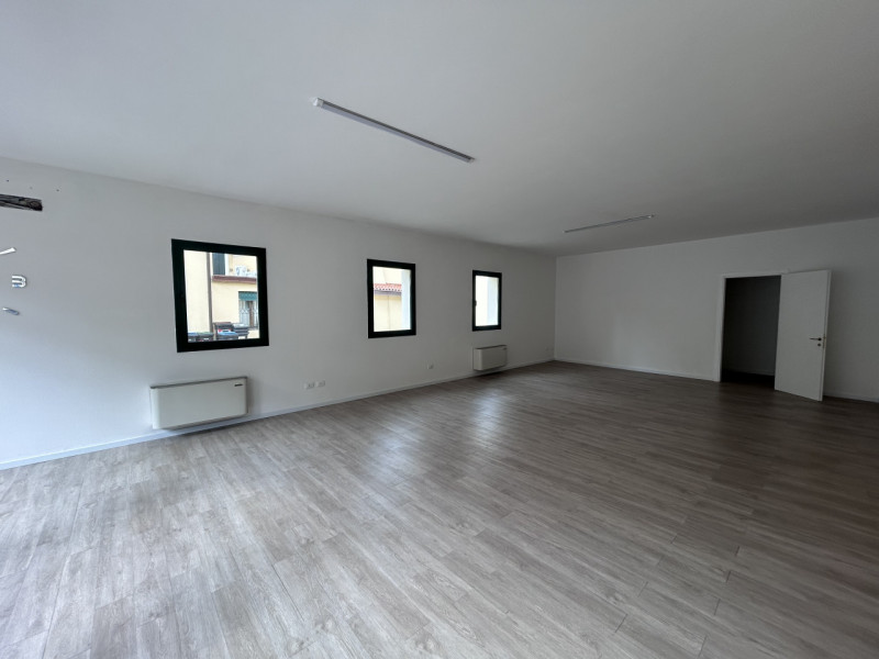 RIF: FR310 MESTRINO - PADOVA Proponiamo in affitto locale commerciale ad uso negozio o ufficio in...