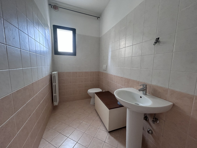 RIF: FR310 MESTRINO - PADOVA Proponiamo in affitto locale commerciale ad uso negozio o ufficio in...