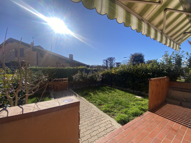 Scopri la tua nuova casa nel cuore del tranquillo e residenziale comune di Grisignano di Zocco. P...