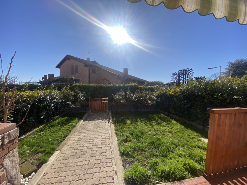 Scopri la tua nuova casa nel cuore del tranquillo e residenziale comune di Grisignano di Zocco. P...