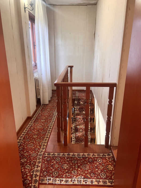 Proponiamo in vendita casa accostata con piccolo scoperto di pertinenza. 
La stessa è composta da...