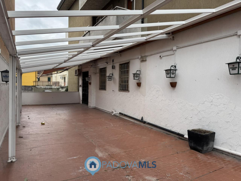 Immobile in esclusiva al Gruppo Padova MLS

Opportunità! Interessante negozio fronte strada predi...