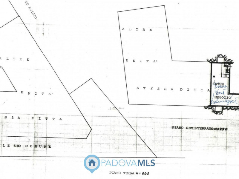 Negozio locato, con magazzino, in posizione di forte passaggio e visibilità

Immobile in esclusiv...