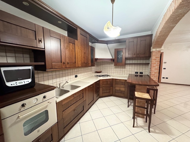 FOSSONA DI CERVARESE S.C. (PD) Appartamento importante di mq. 110 con ingresso, ampio sogggiorno,...