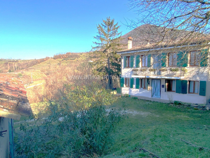 In zona collinare riservata, proponiamo in vendita una casa di campagna con annesso.

L'immobile ...