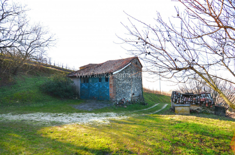 In zona collinare riservata, proponiamo in vendita una casa di campagna con annesso.

L'immobile ...