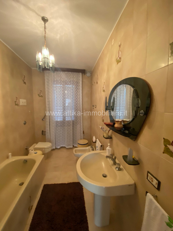 In zona collinare riservata, proponiamo in vendita una casa di campagna con annesso.

L'immobile ...