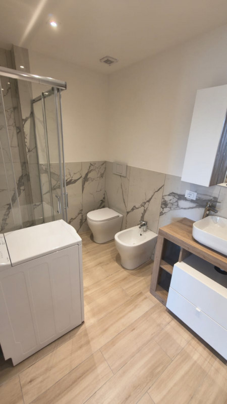 In zona Stanga a Padova, proponiamo in affitto a persone referenziate, un bionolocale di circa 50...