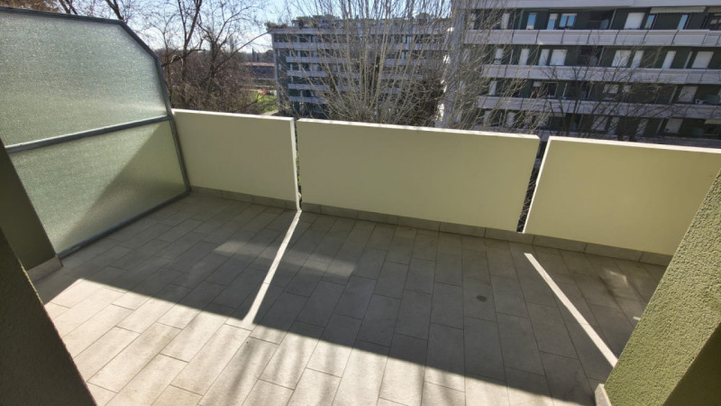 In zona Stanga a Padova, proponiamo in affitto a persone referenziate, un bionolocale di circa 50...