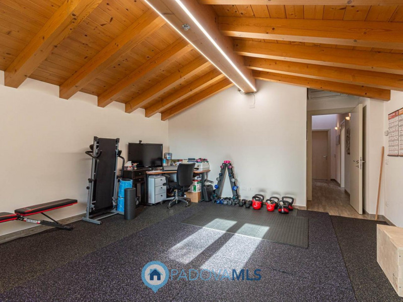 VILLE SINGOLE IMMERSE IN 10.000 MQ DI GIARDINO PRIVATO A BOSCO DI RUBANO (PD)

Immobile in esclus...