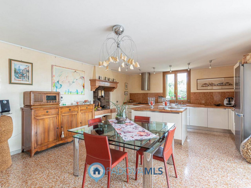 VILLE SINGOLE IMMERSE IN 10.000 MQ DI GIARDINO PRIVATO A BOSCO DI RUBANO (PD)

Immobile in esclus...