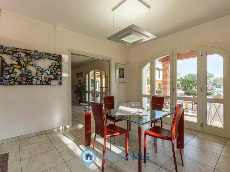 VILLE SINGOLE IMMERSE IN 10.000 MQ DI GIARDINO PRIVATO A BOSCO DI RUBANO (PD)

Immobile in esclus...