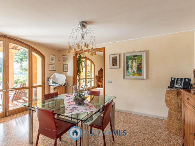 VILLE SINGOLE IMMERSE IN 10.000 MQ DI GIARDINO PRIVATO A BOSCO DI RUBANO (PD)

Immobile in esclus...