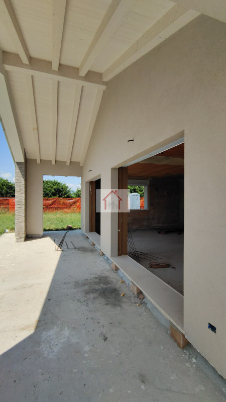 NUOVA COSTRUZIONE IN PRONTA CONSEGNA AL GREZZO AVANZATO

Proponiamo in vendita una splendida bifa...