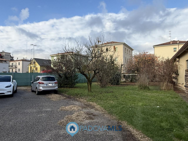 Immobile in esclusiva al Gruppo Padova MLS

ARCELLA – STAZIONE STRUTTURA COMMERCIALE con scoperto...