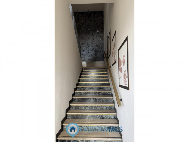 Immobile in esclusiva al Gruppo Padova MLS

ARCELLA – STAZIONE STRUTTURA COMMERCIALE con scoperto...