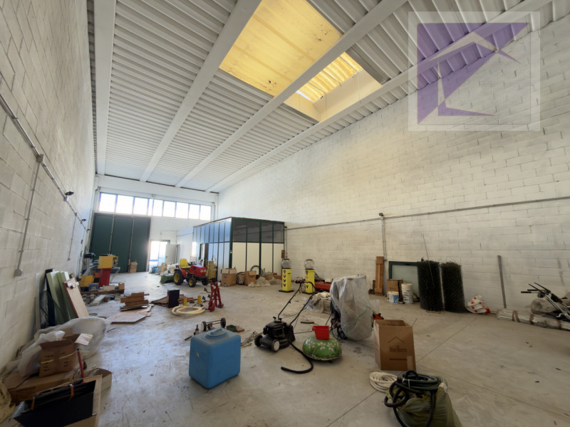 Nel territorio comunale di Loreggia, proponiamo in vendita fabbricato a destinazione produttiva r...