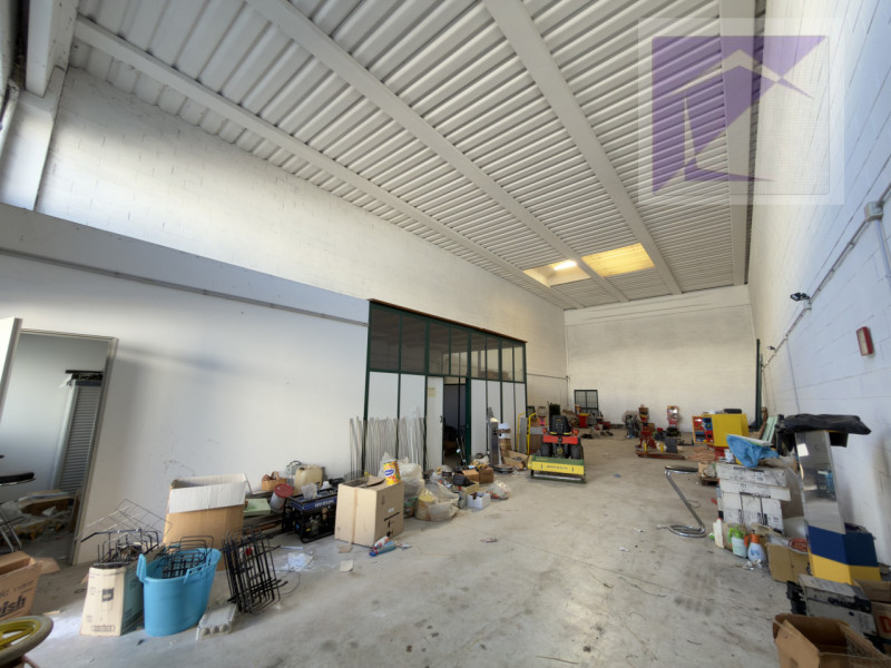 Nel territorio comunale di Loreggia, proponiamo in vendita fabbricato a destinazione produttiva r...