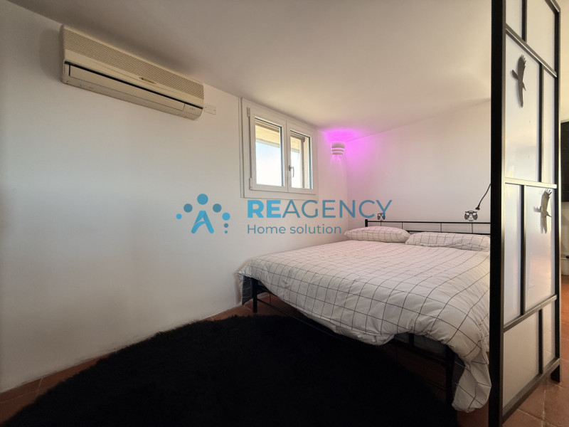 Proponiamo in vendita introvabile monolocale attico, caratterizzato da molta luminosità ed una gr...