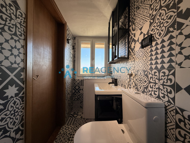 Proponiamo in vendita introvabile monolocale attico, caratterizzato da molta luminosità ed una gr...