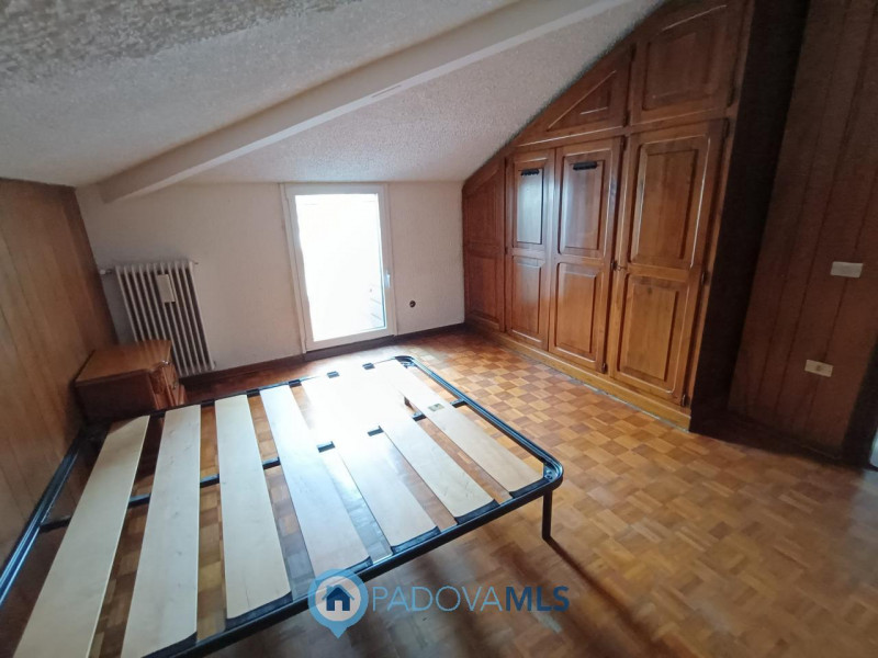 Padova vicinanze via venezia 3 camere con ascensore

Immobile in esclusiva al Gruppo Padova MLS

...