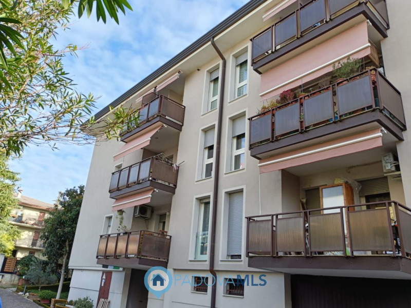 Padova vicinanze via venezia 3 camere con ascensore

Immobile in esclusiva al Gruppo Padova MLS

...