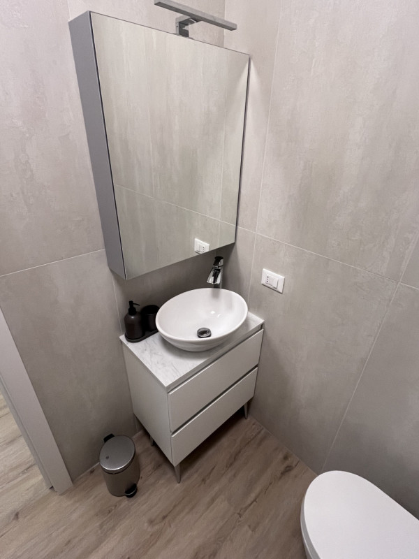 CENTRO STORICO. A DUE PASSI DALLE PIAZZE. LUMINOSO MINI-APPARTAMENTO RISTRUTTURATO ED ARREDATO A ...