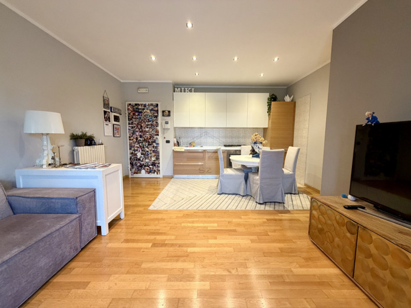 ALBIGNASEGO - S.GIACOMO

SPAZIOSO APPARTAMENTO CON 1 CAMERA IN OTTIME CONDIZIONI GIA' LIBERO

In ...