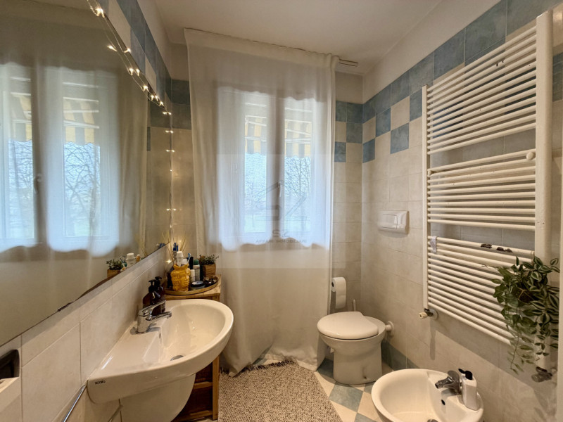 ALBIGNASEGO - S.GIACOMO

SPAZIOSO APPARTAMENTO CON 1 CAMERA IN OTTIME CONDIZIONI GIA' LIBERO

In ...