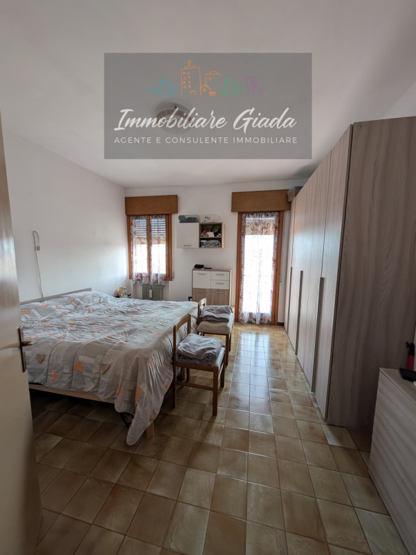 Buongiorno, vendiamo nel bel quartiere di ceneda porzione di casa in bifamiliare disposta su tre ...