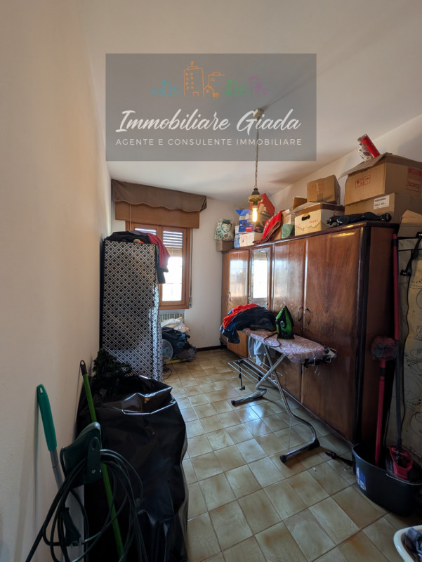 Buongiorno, vendiamo nel bel quartiere di ceneda porzione di casa in bifamiliare disposta su tre ...