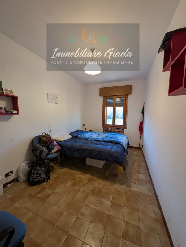 Buongiorno, vendiamo nel bel quartiere di ceneda porzione di casa in bifamiliare disposta su tre ...